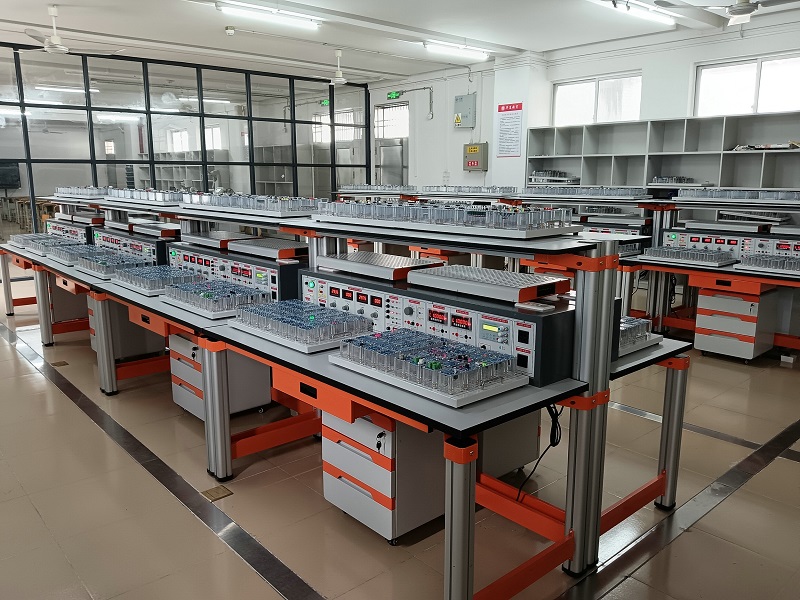 電工電子技術(shù)創(chuàng)新設(shè)計(jì)綜合應(yīng)用實(shí)訓(xùn)裝置